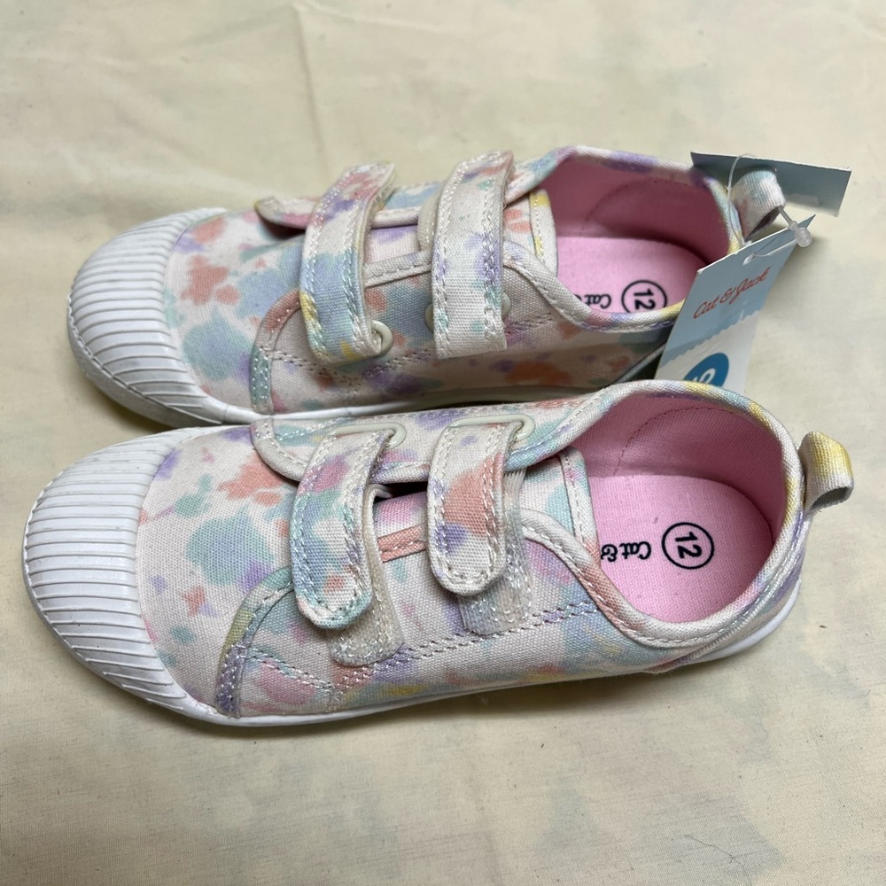 Sneakers - Picture 4 of 8